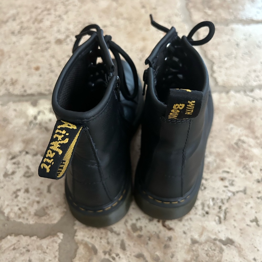 EUC Doc Martens Air Wave girls size 4